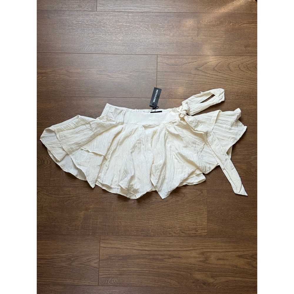 NWT PrettyLittleThing Cream Textured Ruffle Tie Side Skort Size 4 US